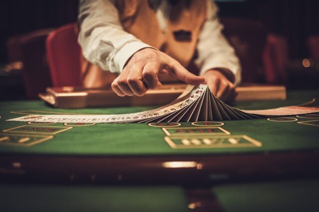 Τι σημαίνει “δελτίο” και πώς θα φορολογούνται τα κέρδη από τυχερά παιχνίδια από τον Ιούλιο