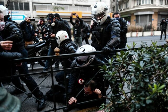 ΜέΡΑ 25: Αναίτια βίαιη επίθεση των κατασταλτικών δυνάμεων στο κέντρο της Αθήνας