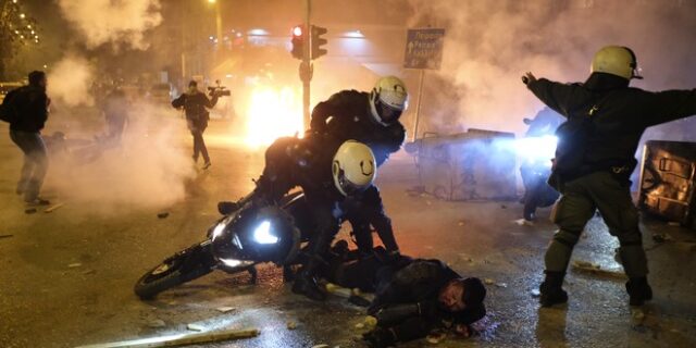 Νέα Σμύρνη: Στη φυλακή ακόμη ένας για την επίθεση κατά αστυνομικού