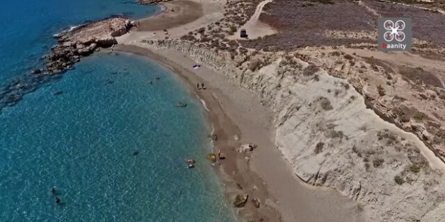 Φυσικό… σπα: Αυτή η παραλία στο Λιβυκό κρύβει το απόλυτο μυστικό ομορφιάς