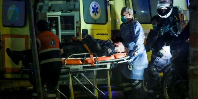 Νέα Σμύρνη: Οδομαχίες και ανθρωποκυνηγητό με τραυματίες αστυνομικούς – Ο ένας σοβαρά