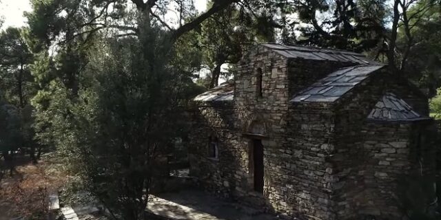 Άγριες Μέλισσες: Δείτε το “Βασιλικό εκκλησάκι” που παντρεύτηκαν Λενιώ και Λάμπρος