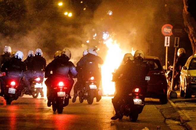 Νέα Σμύρνη: Όλες οι καταγγελίες για αστυνομική βία – Έρευνα από το υπ. Προστασίας Πολίτη