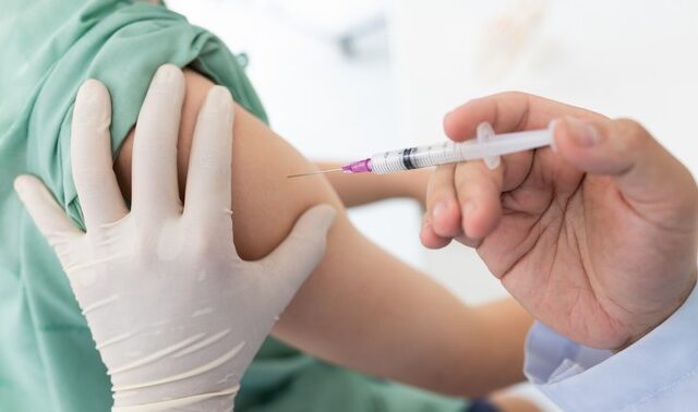 Κορονοϊος: Οι επαναληπτικές δόσεις του εμβολίου η μόνη λύση απέναντι στην πανδημία