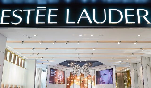 Πώς η Estee Lauder έμεινε όρθια στην Ελλάδα εν μέσω lockdown