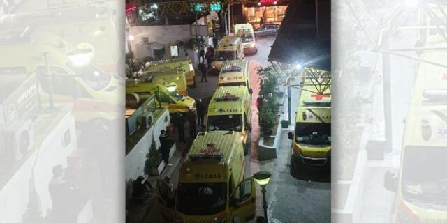 Κορονοιός: Ουρές από ασθενοφόρα στον Ευαγγελισμό – Ισχυρή η πίεση στο ΕΣΥ