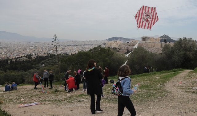 Καιρός: Καθαρά Δευτέρα με βροχές και μποφόρ