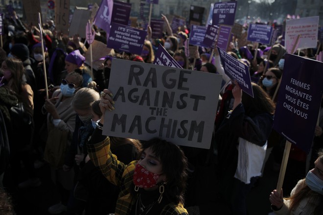 Γαλλία: Μεγάλες διαδηλώσεις στο πλαίσιο της “απεργίας των γυναικών”