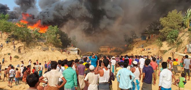 Μπαγκλαντές: Φωτιά σε προσφυγικό καταυλισμό – Φόβοι για πολλούς νεκρούς