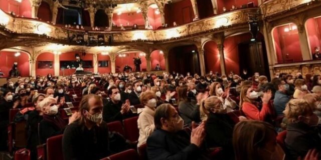 Lockdown: Άνοιξαν δοκιμαστικά τα θέατρα στη Γερμανία