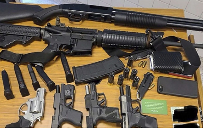 ΗΠΑ: 22χρονος μπήκε σε σούπερ μάρκετ οπλισμένος με 6 πυροβόλα