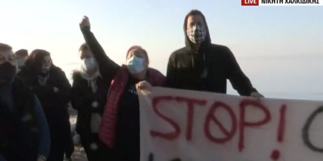 Χαλκιδική: Εξαφανίζουν παραλία – Στο δρόμο οι κάτοικοι