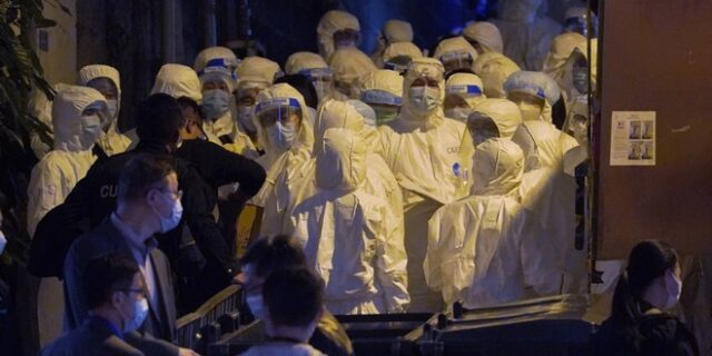 Σκληρό lokcdown στο Χονγκ Κονγκ: Μητέρες αποχωρίζονται τα μωρά τους