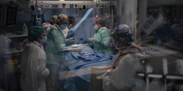 Κορονοϊός: Δυσοίωνοι οι “σκληροί δείκτες” της επιδημίας