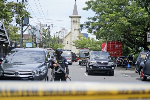 Ινδονησία: Βομβιστική επίθεση αυτοκτονίας έξω από εκκλησία – Στους 14 οι τραυματίες