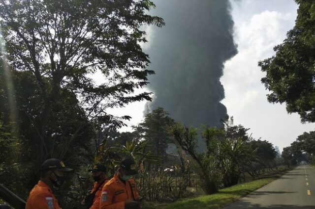 Ινδονησία: Τεράστια φωτιά σε διυλιστήριο, τουλάχιστον 5 τραυματίες