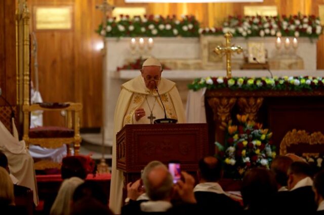 Ιράκ: Ο Πάπας τελεί την πρώτη του λειτουργία ενώπιον πιστών