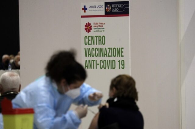 Ιταλίδα δικαστής αποφάσισε ότι όσοι γιατροί και νοσηλευτές δεν εμβολιάζονται, δεν δικαιούνται μισθό