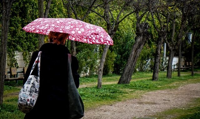 Καιρός: Βροχές και καταιγίδες, τοπικά ισχυρές σε Κυκλάδες και Κρήτη