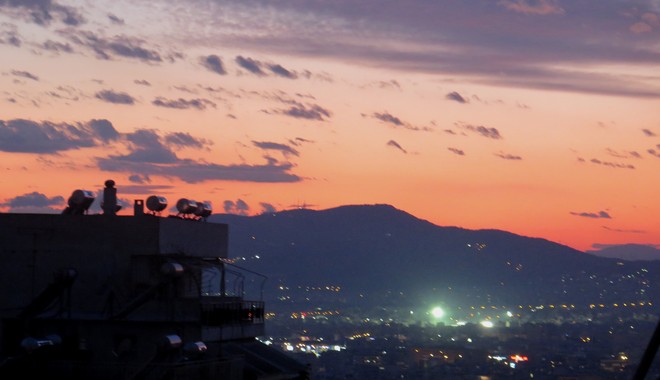 Καιρός: Σχεδόν αίθριος με ομίχλες και νεφώσεις