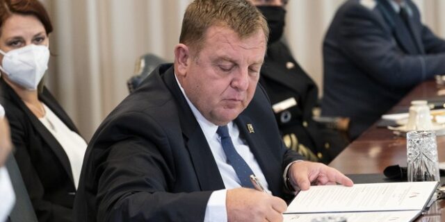 Βουλγαρία: Ο υπουργός Άμυνας “ανέβασε” χάρτη που περιείχε και τμήμα της Ελλάδας