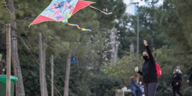 Καιρός: Καθαρά Δευτέρα με βροχές και χαμηλές θερμοκρασίες