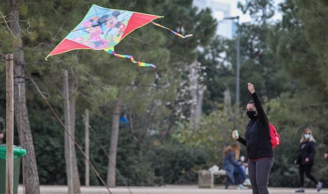 Καιρός: Καθαρά Δευτέρα με βροχές και χαμηλές θερμοκρασίες