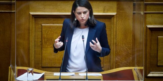 Ο ΣΥΡΙΖΑ μετράει “γαλάζια” σκάνδαλα