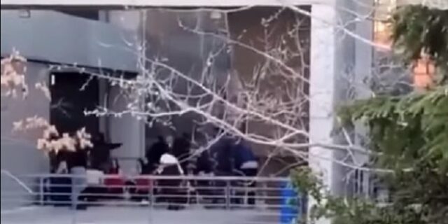 Ο ΕΟΔΥ έδιωξε 4 άτομα μετά το κορονοπάρτι στο Μαρούσι