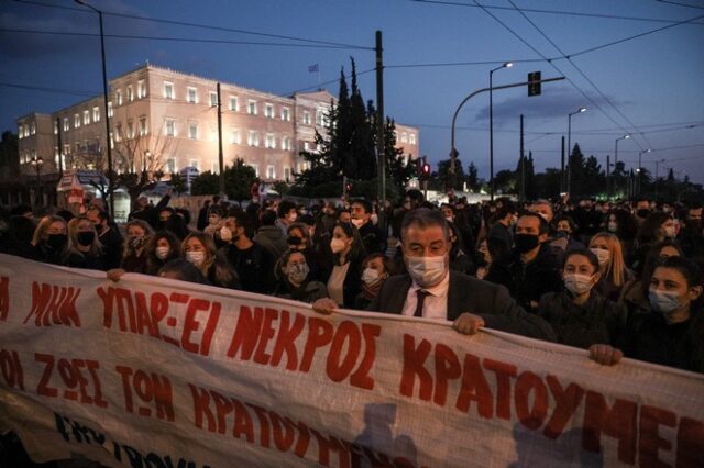 Το facebook κατέβασε φωτογραφίες γνωστού φωτορεπόρτερ από την πορεία για τον Κουφοντίνα