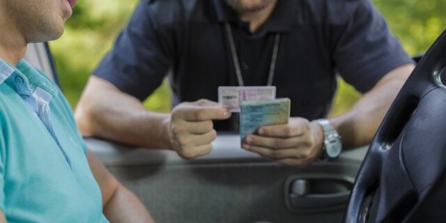 Εξάρθρωση εγκληματικής οργάνωσης για άδειες οδήγησης – 13 συλλήψεις