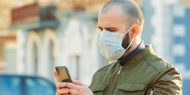 Κορονοϊός: Διπλή μάσκα για τους μουσάτους