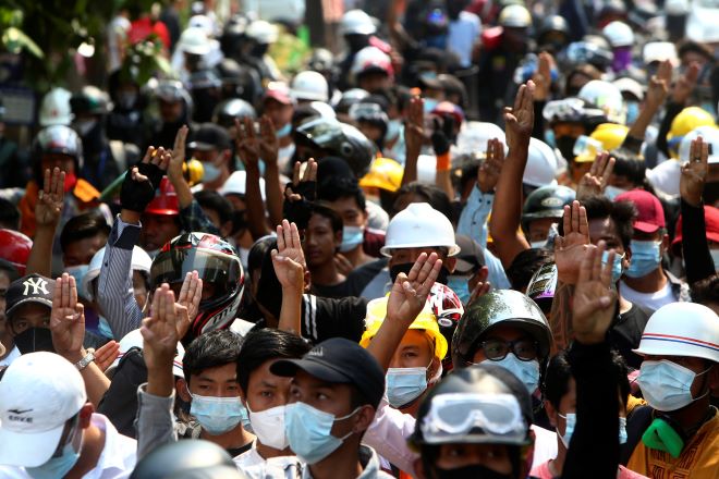 Μιανμάρ: Στους δρόμους ξανά διαδηλωτές