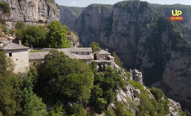 Μονοδένδρι: Το πιο επικίνδυνο μονοπάτι της Ελλάδας σε ένα γκρεμό 500 μέτρων