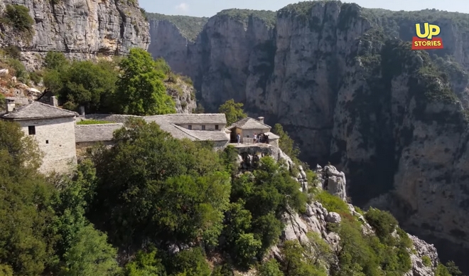 Μονοδένδρι: Το πιο επικίνδυνο μονοπάτι της Ελλάδας σε ένα γκρεμό 500 μέτρων