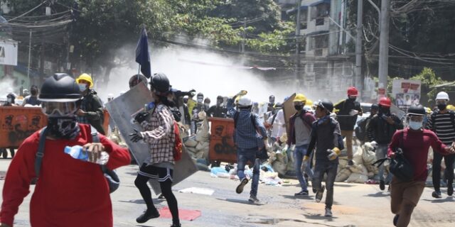 Μιανμάρ: Πυρ κατά διαδηλωτών από την Αστυνομία – 2 νεκροί