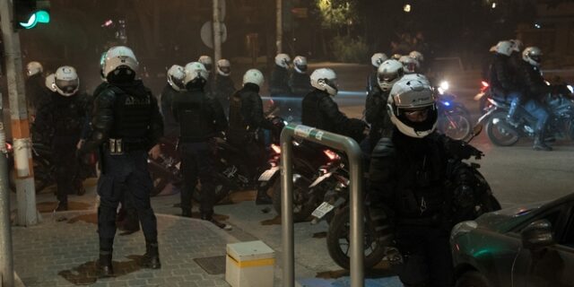 Επεισόδια στη Νέα Σμύρνη: Καταθέτει ο ειδικός φρουρός που δέχθηκε επίθεση