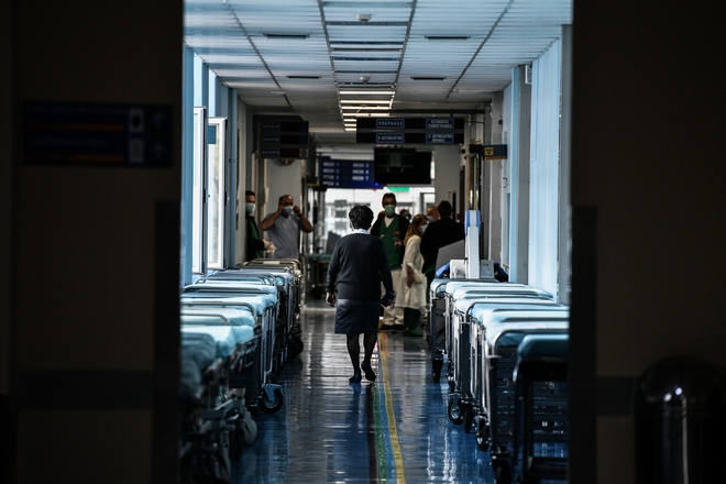 Νοσοκομεία: Με 10.000 κενές θέσεις θα λειτουργήσει το ΕΣΥ σήμερα λόγω αναστολών