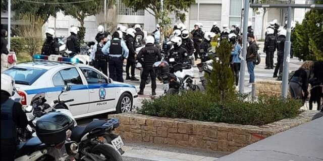 Νέα Σμύρνη: Αναίτια βία, πρόστιμα και προσαγωγές στην πλατεία