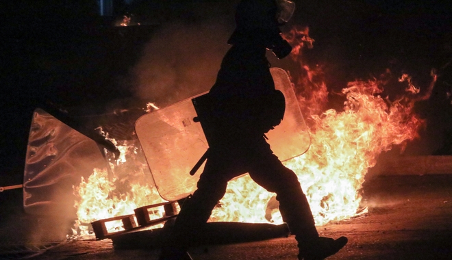 Νέα Σμύρνη: Τραυματισμός αστυνομικού και ένστολη αυθαιρεσία με ξυλοδαρμούς πολιτών