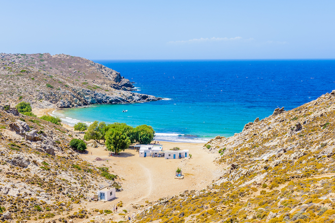 Sun: Στις “κόκκινες” χώρες παραμένει η Ελλάδα για τους Βρετανούς τουρίστες