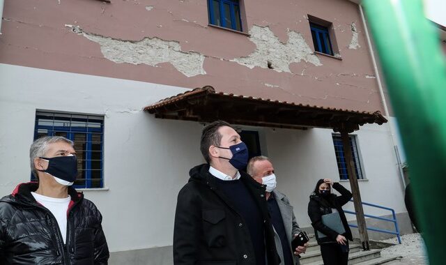 Πέτσας: “Πέντε εκ. ευρώ για αποκατάσταση ζημιών από τον σεισμό στη Θεσσαλία”