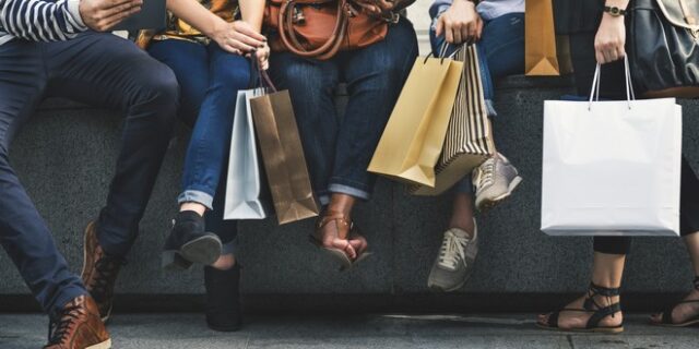 Παγκόσμια Ημέρα Καταναλωτή: Πώς καθιερώθηκε – Ο ρόλος του Κένεντι