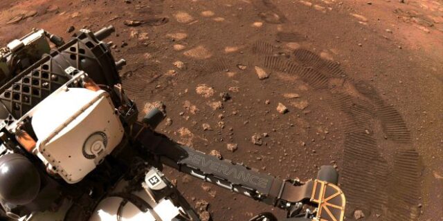 NASA: Το ρόβερ Perseverance ξεκίνησε τον “περίπατό” του στον Άρη