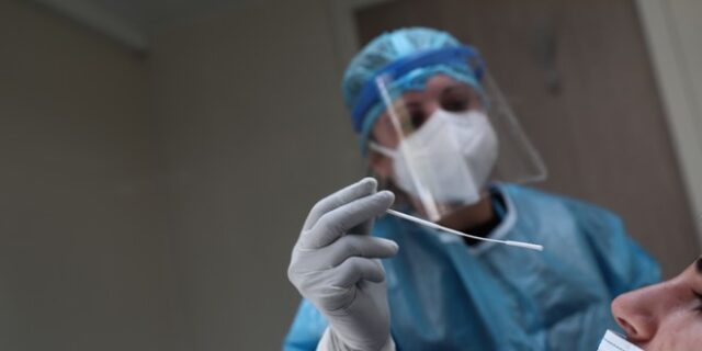 Κορονοϊός: 1165 νέα κρούσματα σήμερα στην Ελλάδα, τα 556 στην Αττική – 39 νεκροί