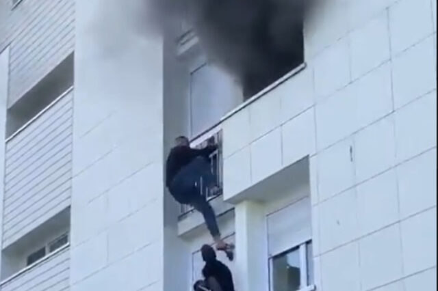 Γαλλία: Ανθρώπινη “σκάλα” σχηματίστηκε για να σωθεί βρέφος από πυρκαγιά