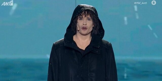 YFSF: Η Στικούδη “μεταμορφώθηκε” σε άντρα και γδύθηκε επί σκηνής