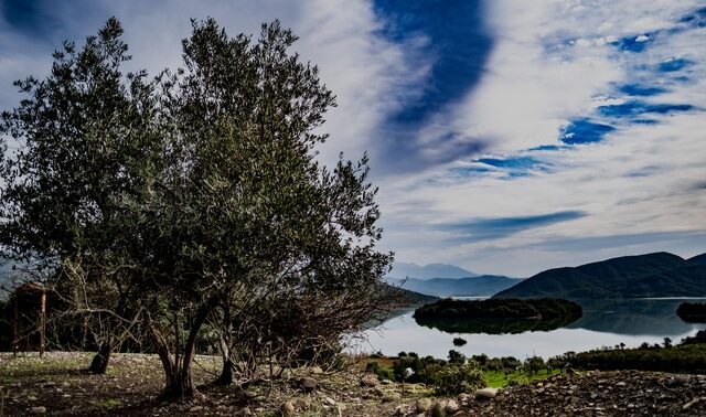 Καιρός: Πτώση της θερμοκρασίας – Τοπικές βροχές και καταιγίδες