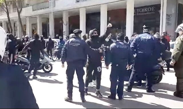 Θεσσαλονίκη: Ένταση και μικροεπεισόδια έξω από κατάληψη αντιεξουσιαστών
