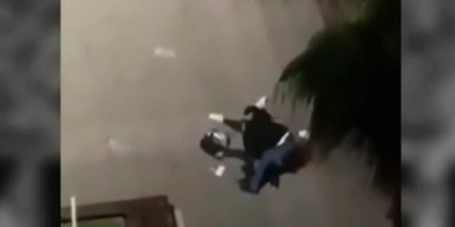 Σοκ στην Τουρκία: Κακοποίησε άγρια την πρώην σύζυγό του δημοσίως